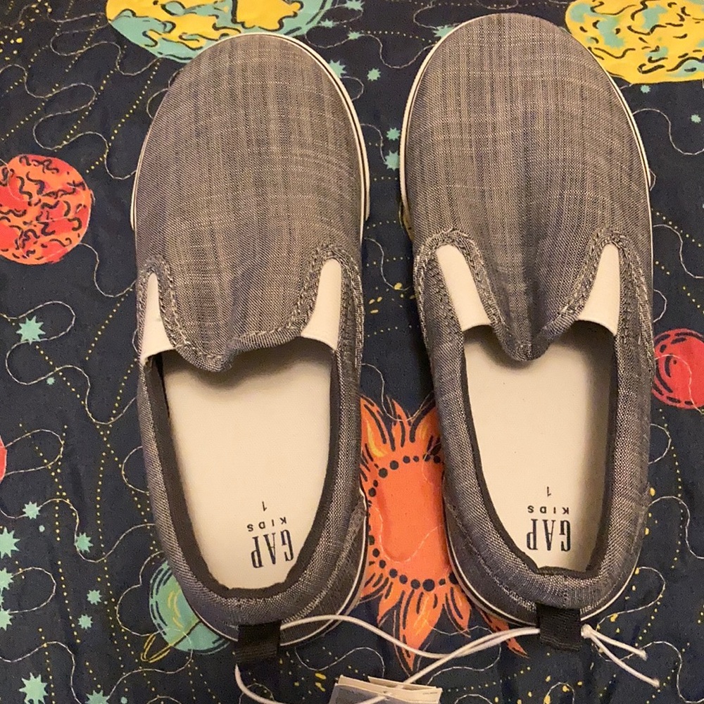 Boys slip on canvas sneaker